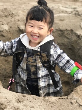 「GLOBAL WORK（グローバルワーク）のアイテム（シャツ/ブラウス、グレー系）」を使った、リトル・ラブ小爱さん（キッズ・90cm）の春コーディネート