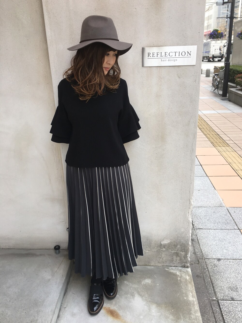 「GRACE CONTINENTAL、ZARA、BEAMS、大人カジュアル、シンプルコーデ、モノトーン、神戸、美容室、三ノ宮、reflection」｜「ZARAのアイテム（シャツ/ブラウス、ブラック系）」を使った、REFLECTIONさん（レディース・161cm）の春コーディネートの1枚目の写真