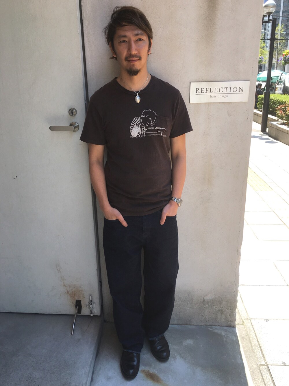 「VOO、vintage、RED WING、デニムパンツ、オトナカジュアル、カジュアルコーデ、Tシャツ、神戸、三ノ宮、reflection」｜「VINTAGEのアイテム（Tシャツ/カットソー、ブラウン系）」を使った、REFLECTIONさん（メンズ・180cm）の春コーディネートの1枚目の写真