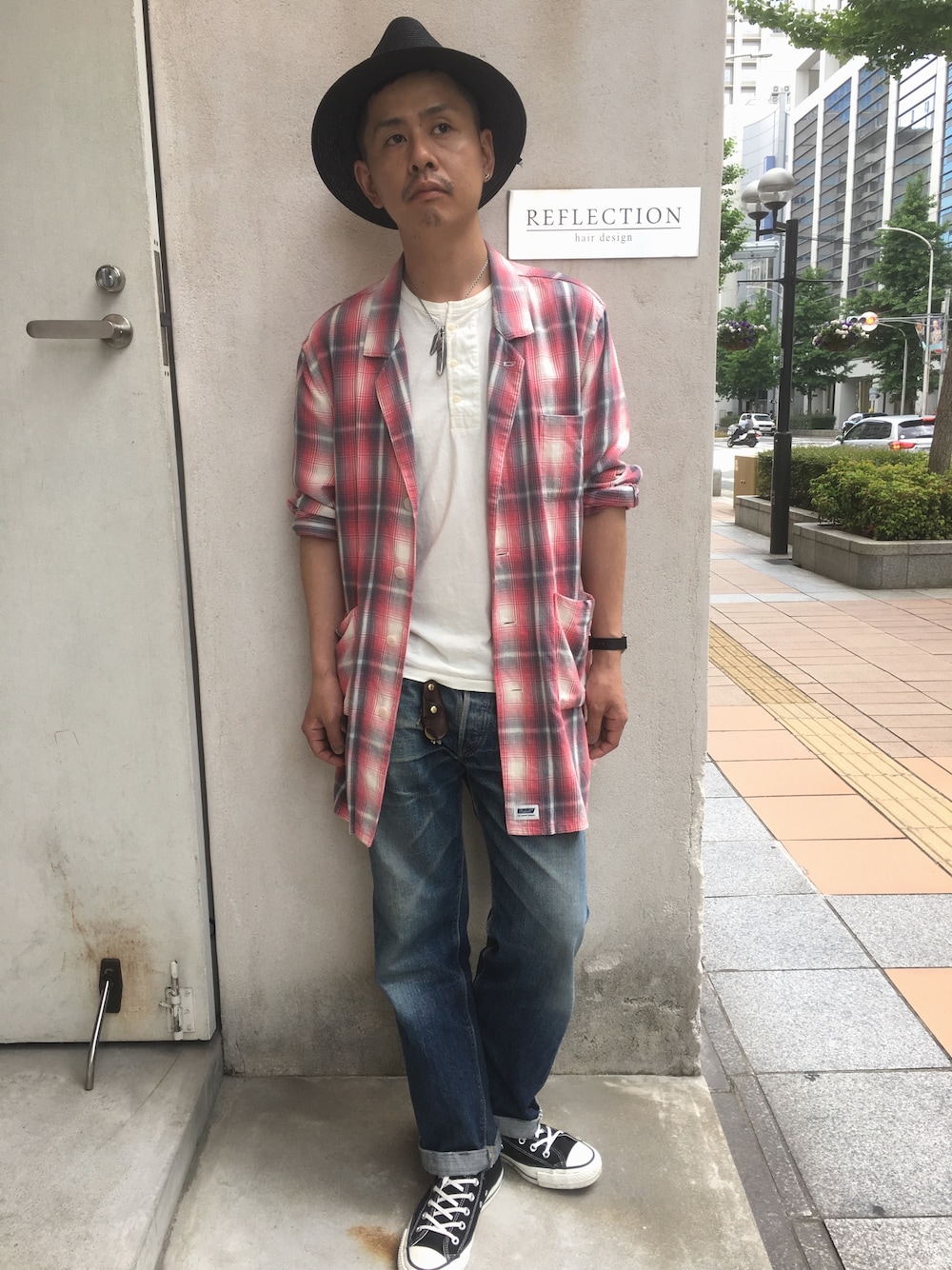 「RADIALL、converse、大人カジュアル、アメカジ、ハット、ootd、神戸、三宮、美容室」｜「RADIALLのアイテム（シャツ/ブラウス、レッド系）」を使った、REFLECTIONさん（メンズ・172cm）の春コーディネートの1枚目の写真