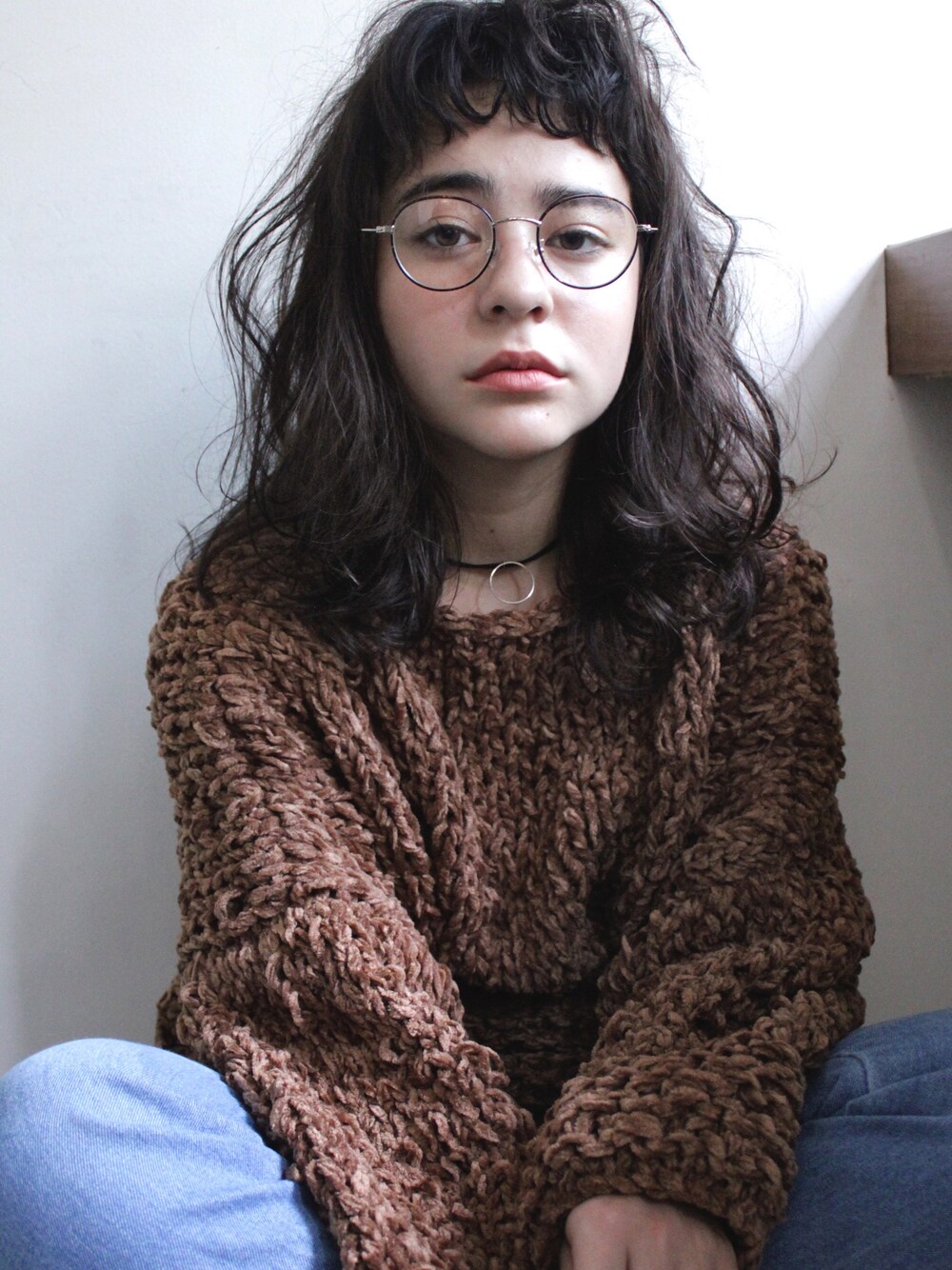 「ニット、デニム、スニーカー、ootd、カジュアル、vintage、神戸、三宮、美容室、reflection」｜「VINTAGEのアイテム（ニット/セーター、ブラウン系）」を使った、REFLECTIONさん（レディース・164cm）の春コーディネートの1枚目の写真