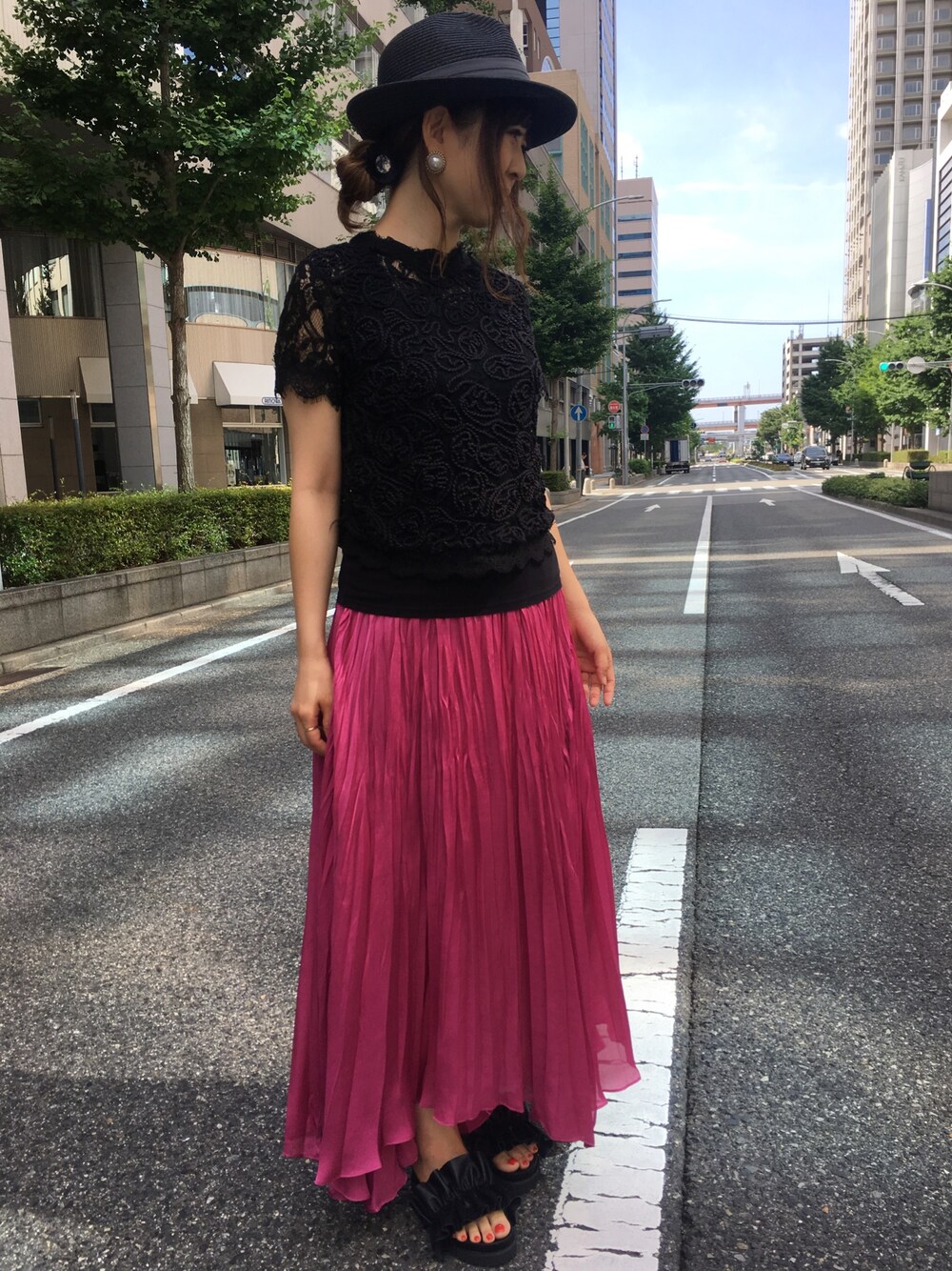 「emmi、URBAN RESEARCH、ZARA、BEAMS、ブラック、オトナカジュアル、神戸、三宮、美容室、reflection」｜「ZARAのアイテム（Tシャツ/カットソー、ブラック系）」を使った、REFLECTIONさん（レディース・163cm）の夏コーディネートの1枚目の写真