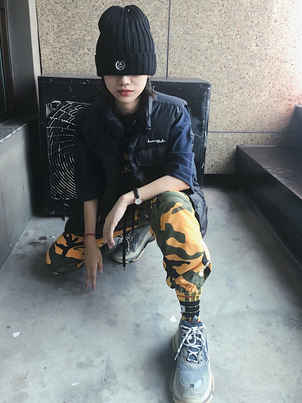 「今日のコーデ」｜「MONCLERのアイテム（ダウンベスト、ブラック系）」を使った、Aug.さん（レディース・165cm）の夏コーディネートの1枚目の写真