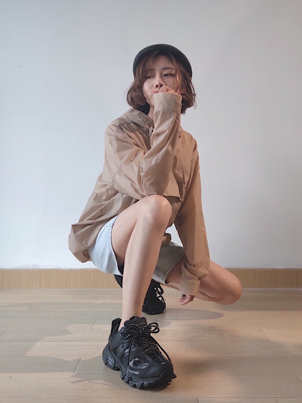「街头搭配」｜「May.のアイテム（パーカー、ベージュ系）」を使った、Aug.さん（レディース・165cm）の夏コーディネートの1枚目の写真