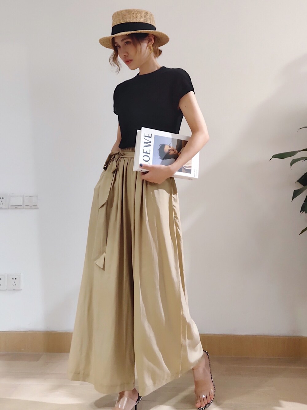 「街头搭配、复古」｜「May.のアイテム（チノパンツ、ベージュ系）」を使った、Aug.さん（レディース・165cm）の夏コーディネートの1枚目の写真