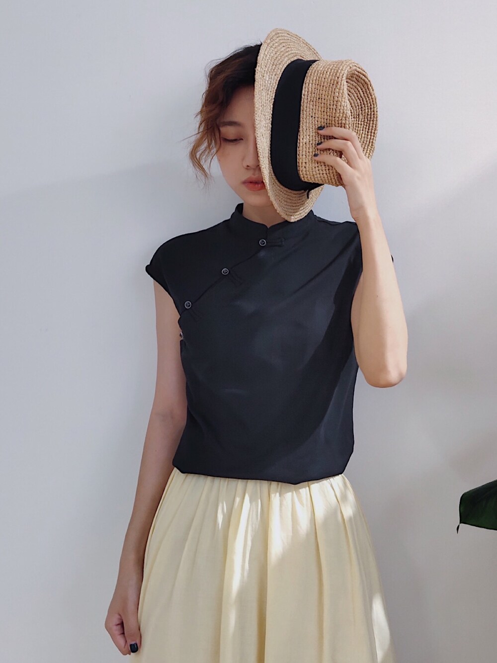 「复古、女人味、古着MIX」｜「May.のアイテム（トップス、ブラック系）」を使った、Aug.さん（レディース・165cm）の夏コーディネートの1枚目の写真