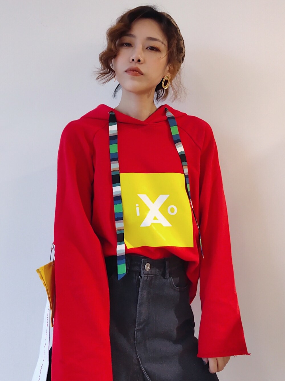 「街头搭配、休闲」｜「xiaoのアイテム（パーカー、レッド系）」を使った、Aug.さん（レディース・165cm）の夏コーディネートの1枚目の写真