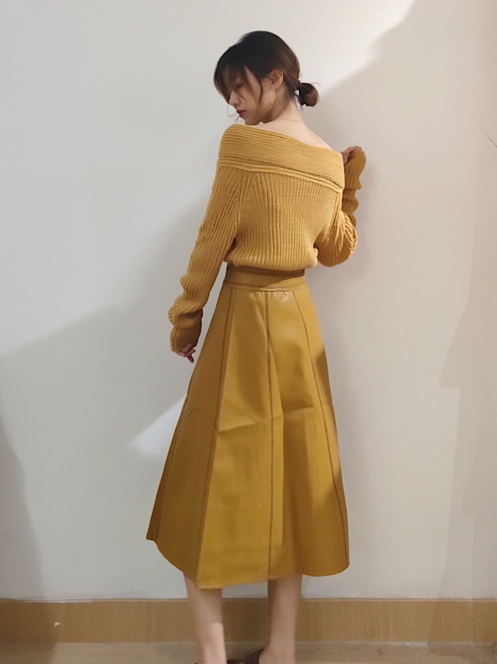 「休闲、日系极简」｜「May.のアイテム（ワンピース/ドレス、オレンジ系）」を使った、Aug.さん（レディース・165cm）の秋コーディネートの1枚目の写真