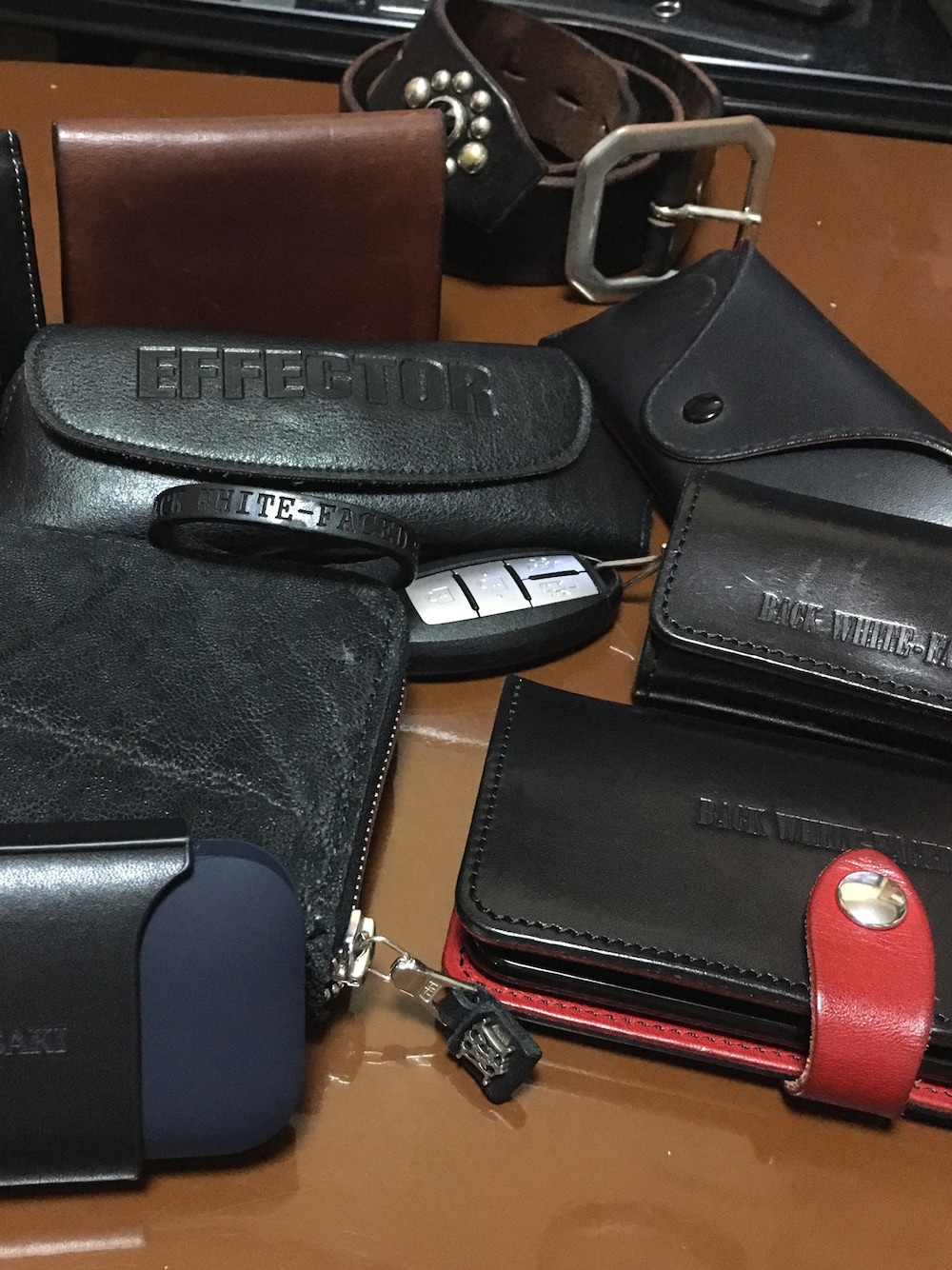 「小物、バックラッシュ、HTC、BACK WHITE-FACED SAKI」｜「BACK WHITE-FACED SAKIのアイテム（その他小物、ブラック系）」を使った、B W-F Sさん（メンズ・173cm）の冬コーディネートの1枚目の写真