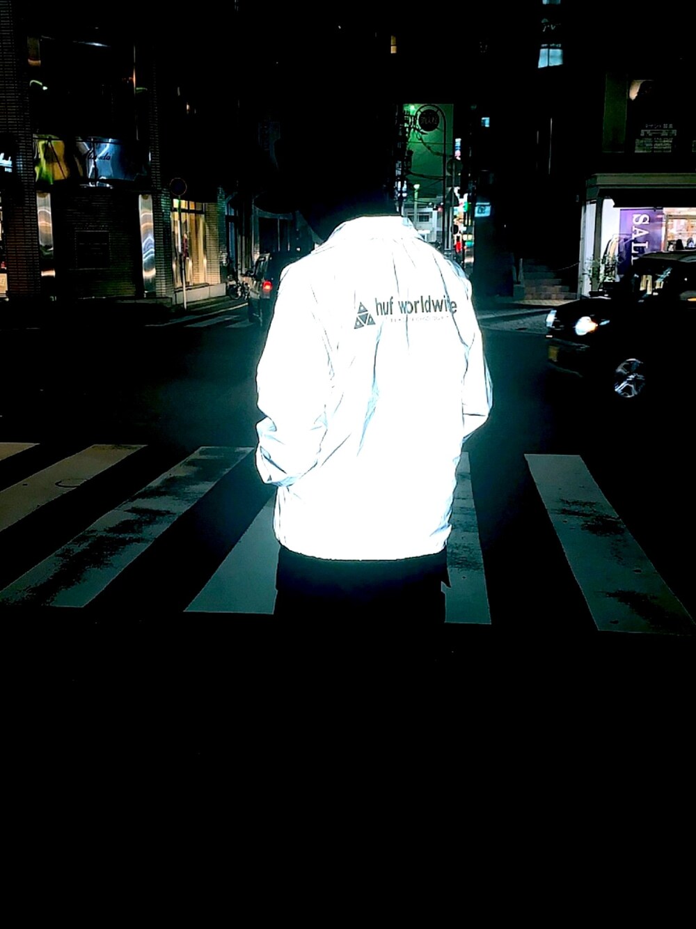 「hufworldwide、リフレクター、コーチジャケット、シルバー、ストリート」｜「HUFのアイテム（ナイロンジャケット、シルバー系）」を使った、ゆじゃーさん（メンズ・182cm）の冬コーディネートの1枚目の写真
