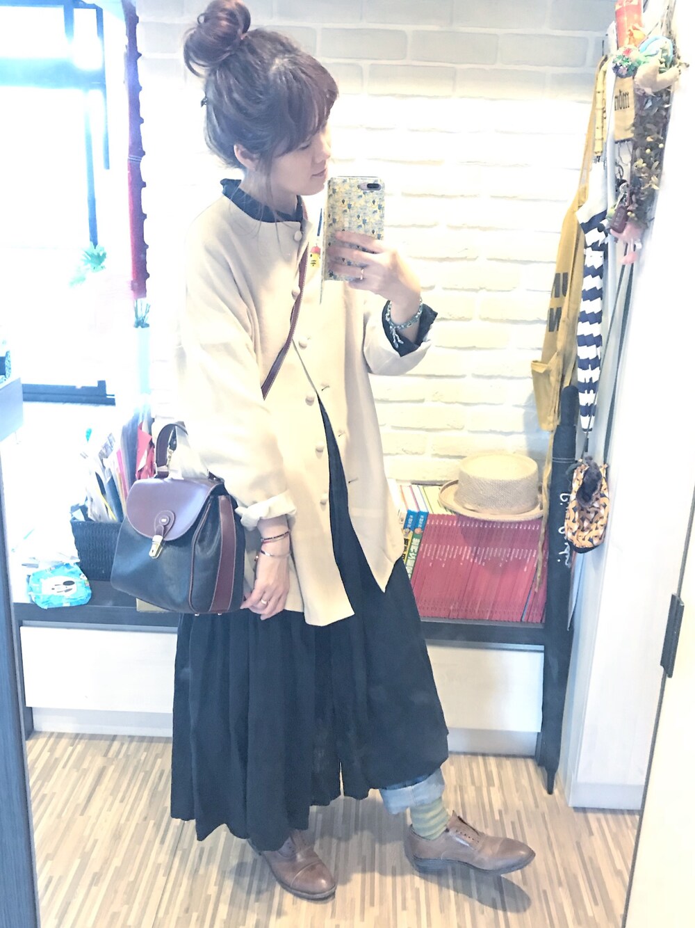 「春コーデ、vintage、シャツワンピ、veritecoeur、ママコーデ、ナチュラルスタイル、ロングワンピース、outfit、nest robe」｜「CASEY CASEYのアイテム（ジャケット/アウター、ベージュ系）」を使った、mikaさん（レディース・169cm）の春コーディネートの1枚目の写真
