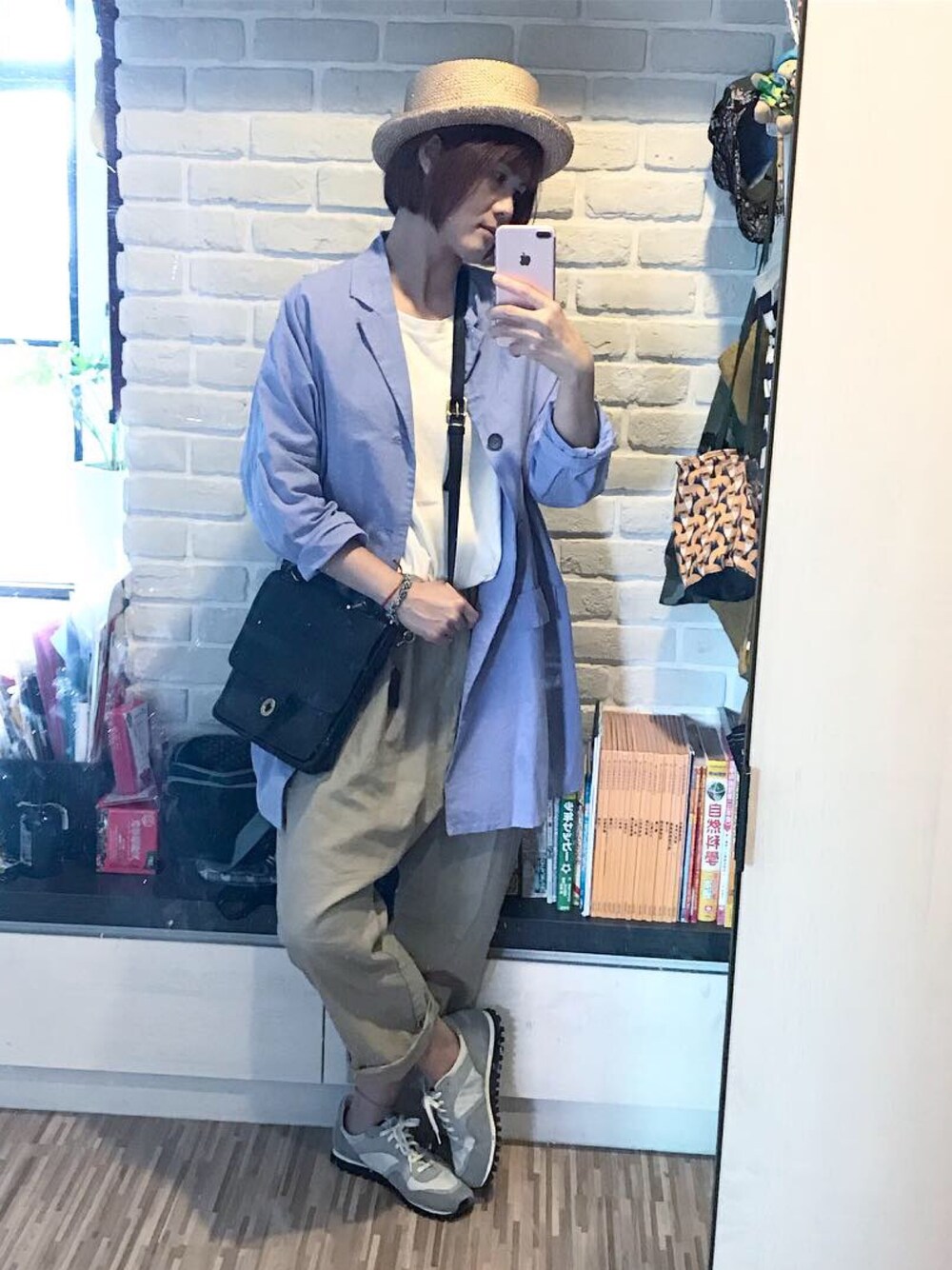 「ootd、秋コーデ、オーバーサイズ、古着、ママコーデ、メンズライク、サルエルパンツ、スニーカー女子、URBAN RESEARCH、BEAMS BOY」｜「VeritecoeurのVeritecoeur ヴェリテクール ・高密度コットンリネンコート[VC1726] スミブラック（その他アウター、ブルー系）」を使った、mikaさん（レディース・169cm）の秋コーディネートの1枚目の写真