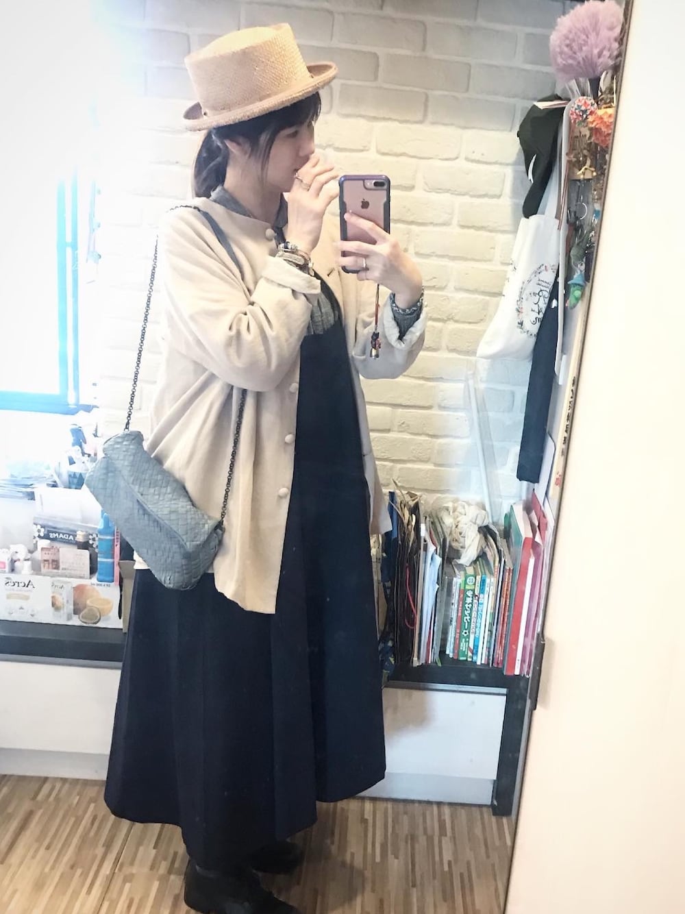 「ootd、ナチュラル、ナチュラルコーデ、リネン、ママコーデ、麦わら帽子、エプロン、veritecoeur、nest robe、SM2」｜「LIFEのアイテム（ワンピース、ブルー系）」を使った、mikaさん（レディース・169cm）の春コーディネートの1枚目の写真
