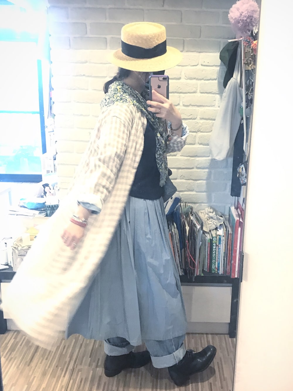 「ootd、ママコーデ、ナチュラル、リネン、麦わら帽子、ロングワンピース、ワンピース×デニム、veritecoeur、nest robe」｜「VeritecoeurのVC-1578(A) 切替タックカシュクールワンピース（ワンピース/ドレス、ブルー系）」を使った、mikaさん（レディース・169cm）の春コーディネートの1枚目の写真