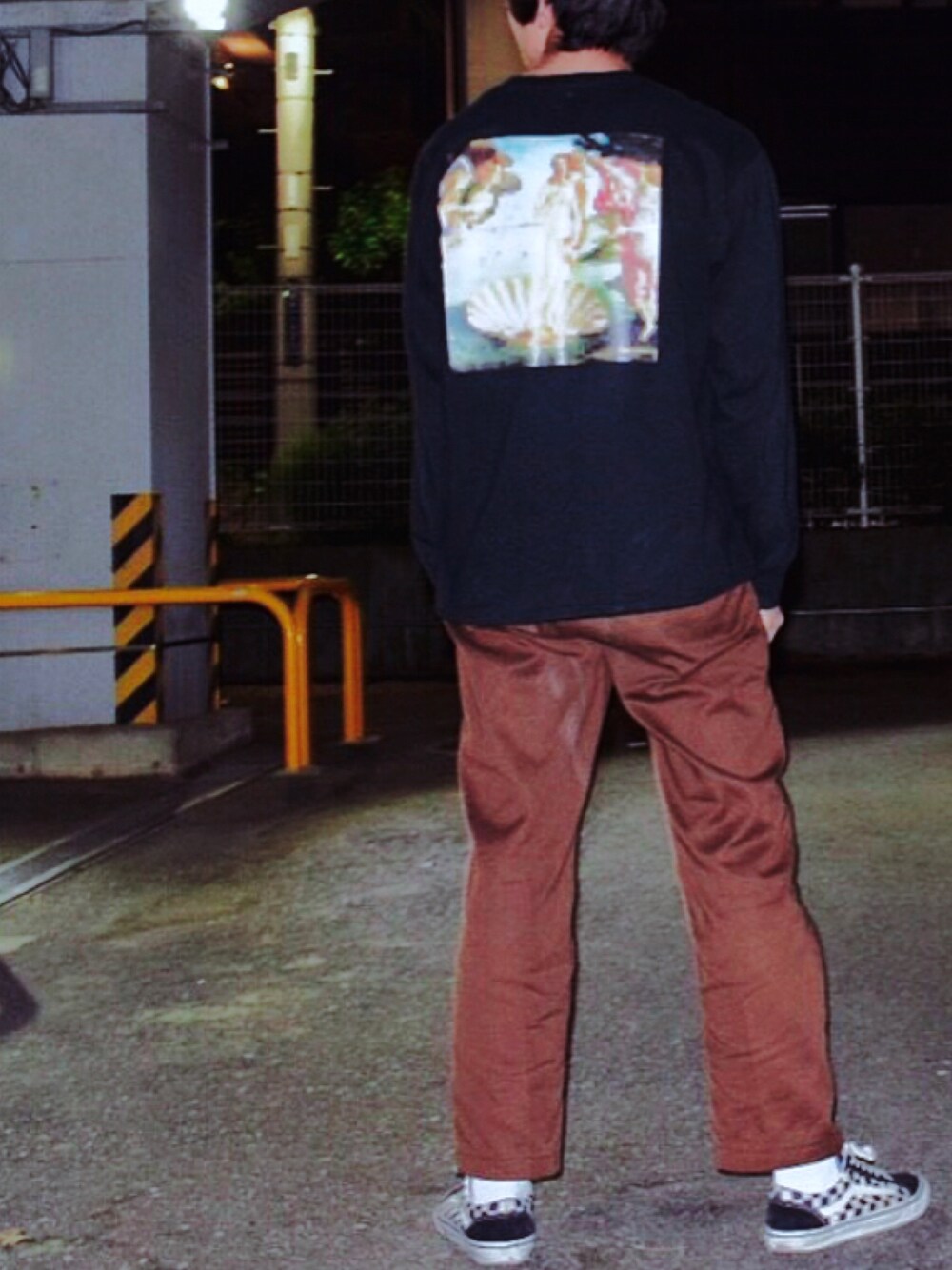 「平成最後のWEARISTAセンバツ、春コーデ、スケータースタイル、VANS、スニーカー、プリントT、ロンT、Dickies、efiLevol、ブラック」｜「.efiLevolの2017春夏 Venus L/S Tee（Tシャツ/カットソー、ブラック系）」を使った、daiさん（メンズ・180cm）の春コーディネートの1枚目の写真