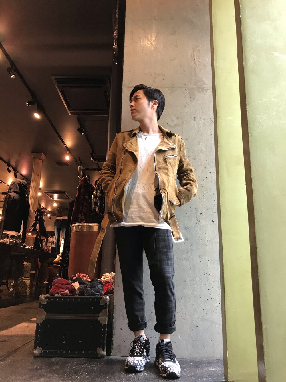 「秋コーデ、シンプルコーデ、秋冬コーデ、ロールアップ、チェック、チェックパンツ、ROYAL FLASH」｜「ISAMU KATAYAMA BACKLASHのアイテム（ライダースジャケット、ベージュ系）」を使った、山Dさん（メンズ・160cm）の秋コーディネートの1枚目の写真