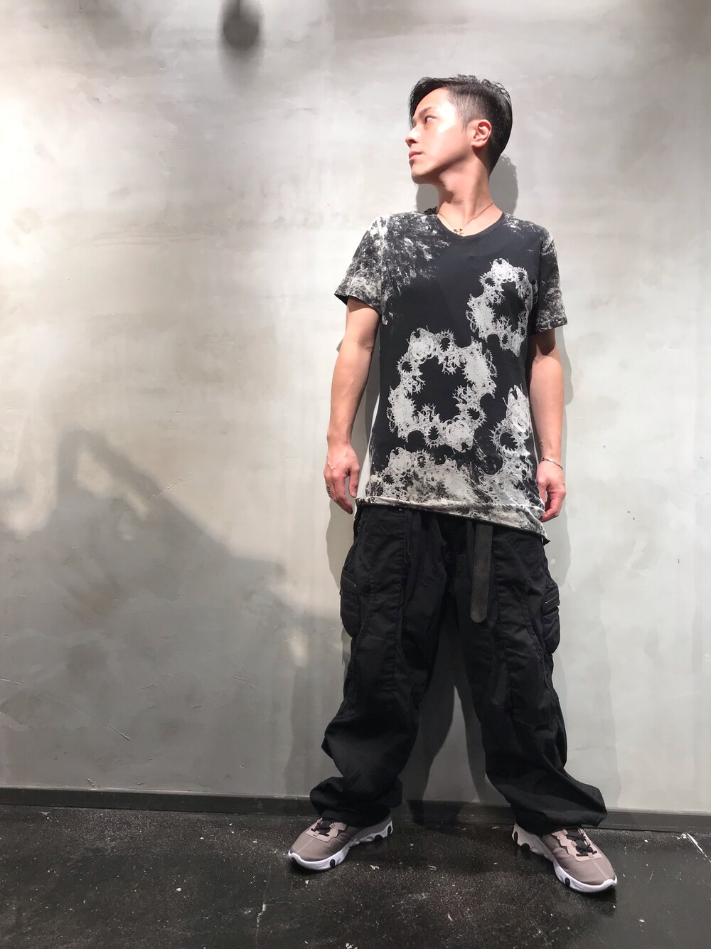 「休日スタイル、お洒落さんとつながりたい、今日のコーデ、ブラック、summer、オールブラック、黒Tシャツ、Tシャツ、NIKE、ROYAL FLASH」｜「KMRiiのKMRii/ケムリ/DischargedMagno/SS TEE（Tシャツ/カットソー、ブラック系）」を使った、山Dさん（メンズ・160cm）の夏コーディネートの1枚目の写真