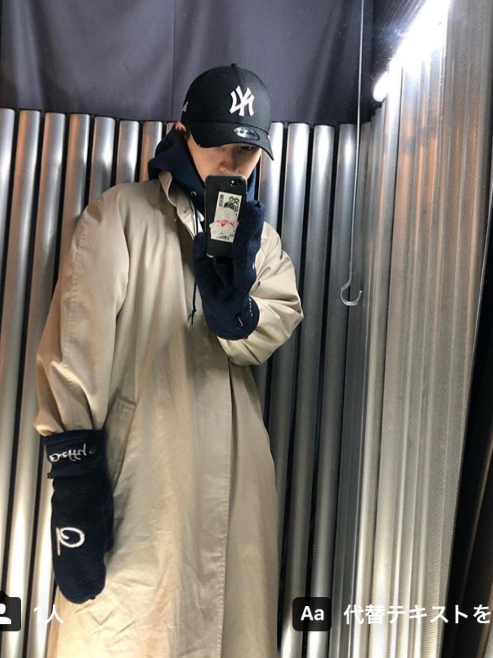 「2018マイベストコーデ、おしゃれさんと繋がりたい、ビッグシルエット、古着MIX、古着、今日のコーデ、コート、ニューエラ、キャップ、ootd」｜「MIZUNOのアイテム（手袋、ブラック系）」を使った、ちむさん（メンズ・170cm）の冬コーディネートの1枚目の写真