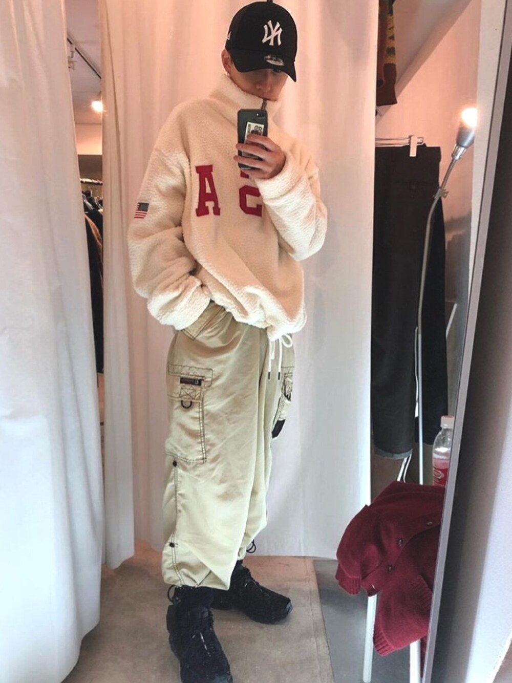 「スニーカーコーデ、今日のコーデ、キャップ、古着コーデ、NIKE、古着、古着好きな人と繋がりたい、フォローミー、ストリート、冬コーデ」｜「GAPのアイテム（トップス、ホワイト系）」を使った、ちむさん（メンズ・170cm）の冬コーディネートの1枚目の写真