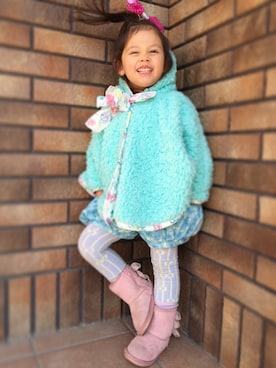 「fafa（フェフェ）のアイテム（ポンチョ）」を使った、Jeenaさん（キッズ・90cm）の冬コーディネート