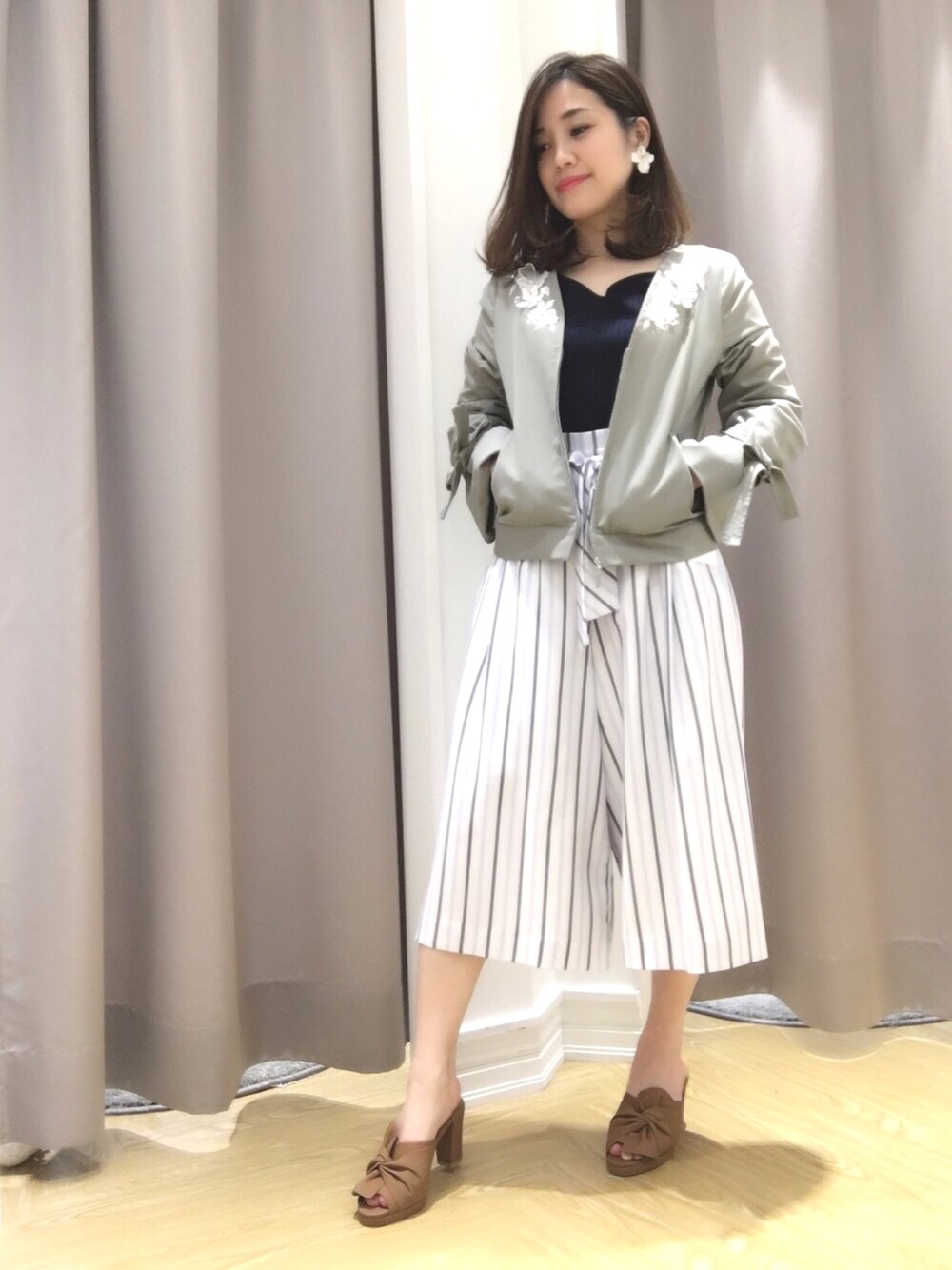「カーキ、ブルゾン、ガウチョパンツ、大人カジュアル、ストライプ、ウィルセレクション、ウィルガール、BSTR、willselection、春コーデ」｜「WILLSELECTIONの刺繍ブルゾン（ブルゾン、グリーン系）」を使った、m i k i  さん（レディース・152cm）の春コーディネートの1枚目の写真