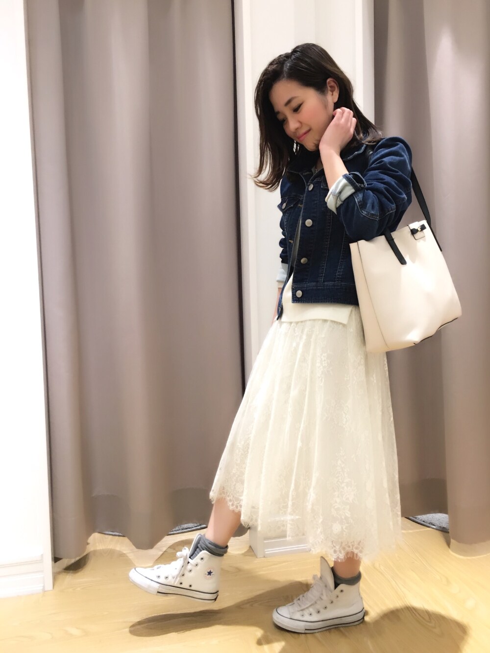 「デニムジャケット、レース、ミモレ丈スカート、春コーデ、ウィルセレクション、ウィルガール、willselection、BSTR、レディアゼル、radyazel」｜「REDYAZELの【雑誌掲載アイテム】ベーシックGジャン（デニムジャケット、ブルー系）」を使った、m i k i  さん（レディース・152cm）の春コーディネートの1枚目の写真