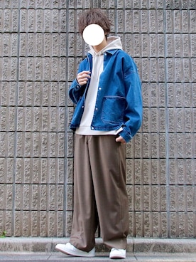 「くすみカラー」｜「アイテム（デニムジャケット）」を使った、桜江しゅう さん（メンズ・180cm）の春コーディネート