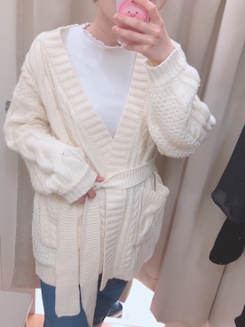 「one after another NICE CLAUP（ワンアフターアナザーナイスクラップ）のざっくりゆるケーブルカーディガン（カーディガン/ボレロ、ホワイト系）」を使った、佐藤 ナナさん（レディース）の春コーディネート