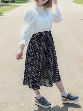 「GU（ジーユー）のアイテム（スカート、ブルー系）」を使った、佐藤 ナナさん（レディース）の春コーディネート