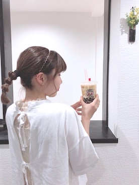 「earth music&ecology（アースミュージックアンドエコロジー）のアイテム（Tシャツ/カットソー、ホワイト系）」を使った、佐藤 ナナさん（レディース）の秋コーディネート