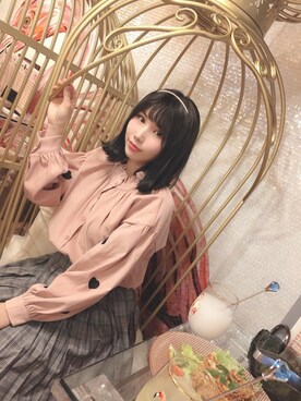 「17kgのアイテム（シャツ/ブラウス、ピンク系）」を使った、佐藤 ナナさん（レディース）の秋コーディネート