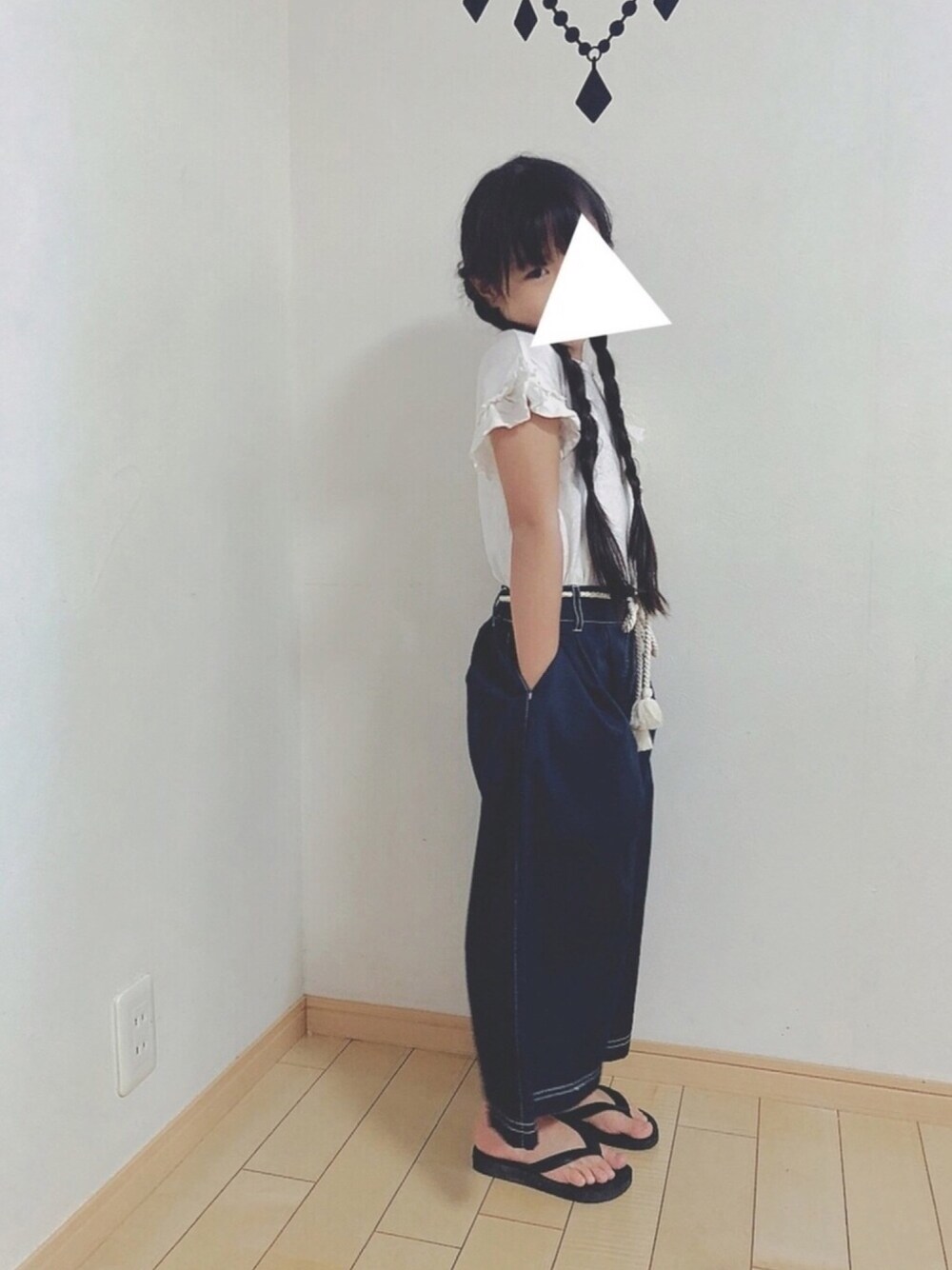 「女の子、小学生、ロープベルト、ガウチョパンツ、マリンコーデ、ビーチサンダル、ハワイアナス、フリルスリーブ、三つ編み」｜「Right-onの【MPS】ロープベルト付きカラーガウチョパンツ（その他パンツ、ブルー系）」を使った、ma☺︎caさん（キッズ・120cm）の夏コーディネートの1枚目の写真