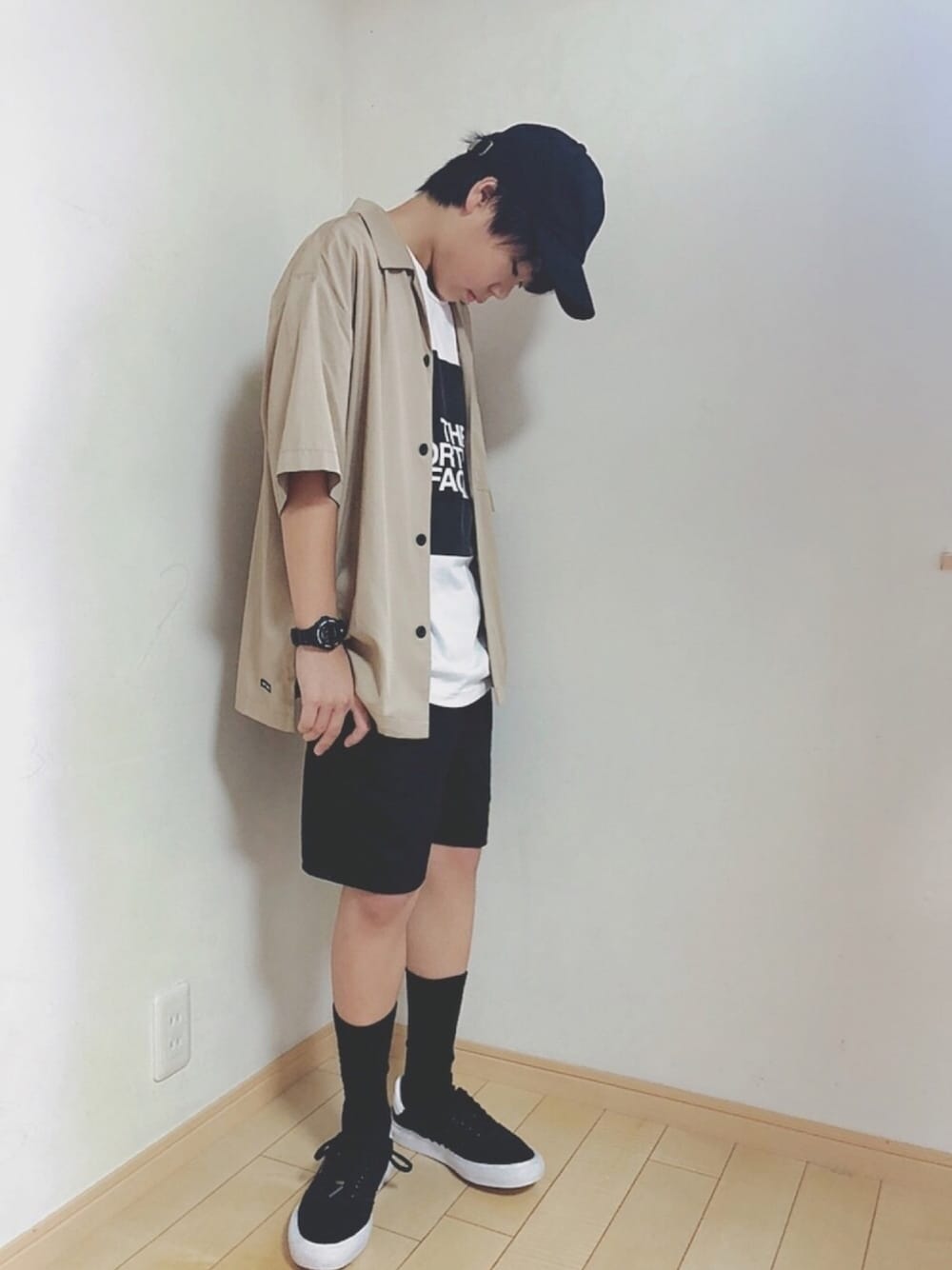 「夏セールで買いました、男の子コーデ、中学生、ハーフパンツ、オープンカラーシャツ、プチプラ、ベージュ×ブラック、GU×SOPH.、THE NORTH FACE、キャップ」｜「GUのアイテム（シャツ/ブラウス、ベージュ系）」を使った、ma☺︎caさん（キッズ・156cm）の夏コーディネートの1枚目の写真