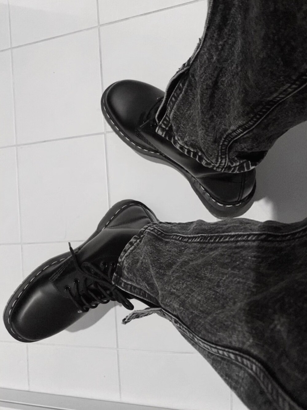 「ドクターマーチン、Dr.Martens、あしもと倶楽部」｜「Dr. MartensのDr.Martens / ドクターマーチン 1460 8EYEBOOT 8ホール ブーツ シューズ（ブーツ、ブラック系）」を使った、ユウさん（レディース・167cm）の夏コーディネートの1枚目の写真