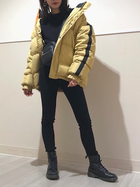 「EMODA（エモダ）のアイテム（ボディバッグ/ウエストポーチ）」を使った、emuさん（レディース・160cm）の冬コーディネート