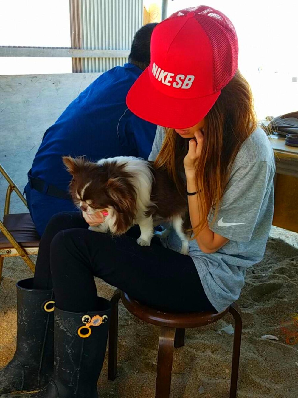 「潮干狩りコーデ、チワワ、海、スポーティ、キャップ女子」｜「NIKEのNIKE LEG-A-SEE JDI LEGGINGS【SP】（レギンス/スパッツ、ブラック系）」を使った、♡miiiiii♡さん（レディース・160cm）の春コーディネートの1枚目の写真