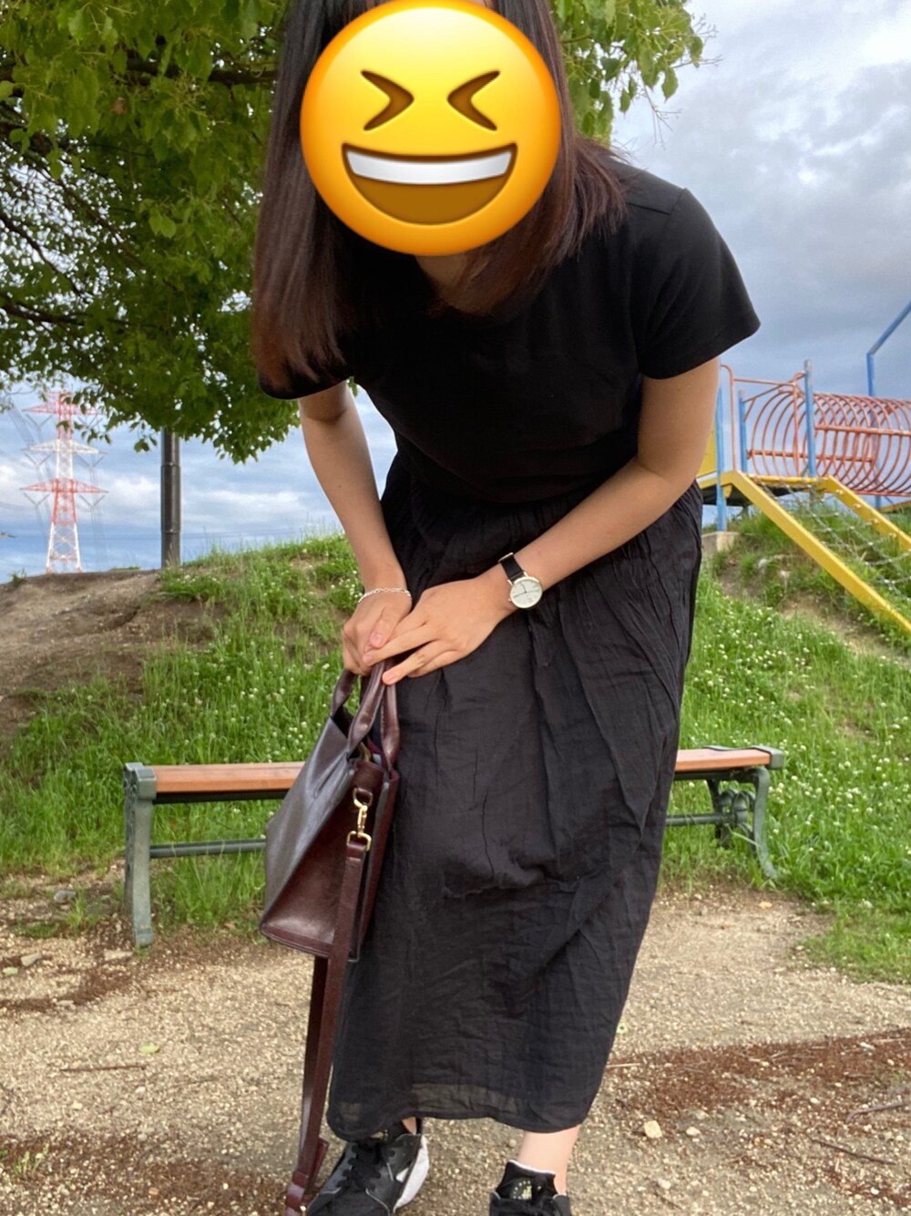 「シンプル、ブラックコーデ、大人カジュアル、おしゃれさんと繋がりたい、大人女子、フォローお願いします、フォロー返します、スニーカー、いいね、save、フォローお願いします🤑、プチプラコーデ」｜「KBFのギャザータンクマキシワンピース∴（ワンピース、ブラック系）」を使った、めぐみさん（レディース・165cm）の春コーディネートの1枚目の写真