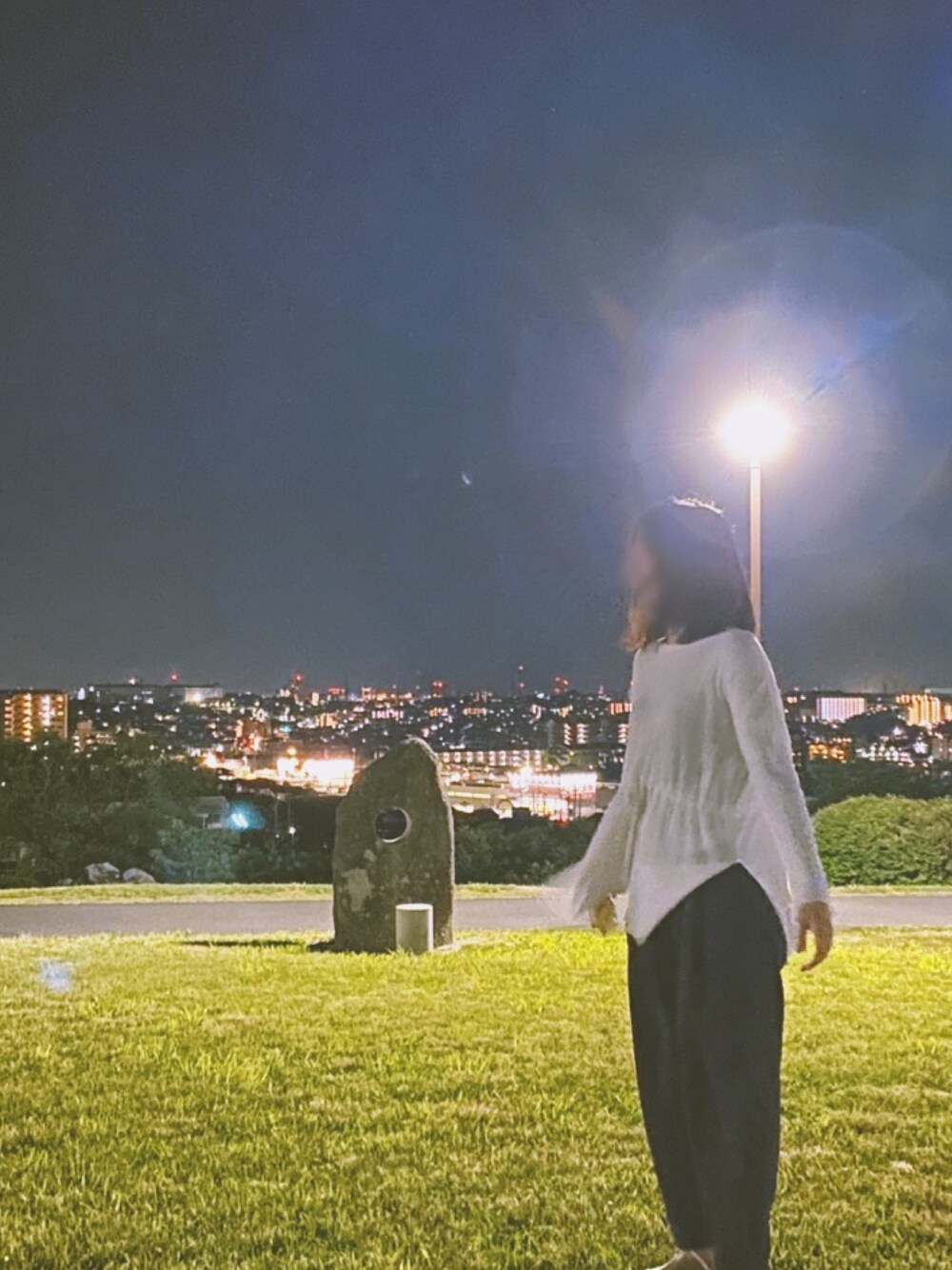 「これが私をアゲる服、初夏コーデ、大人カジュアル、いいね、save、フォローお願いします🤑、いいねお願いします💕、プチプラコーデ、ベージュ、summer、ケービーエフ(KBF)、夜遊び」｜「KBFのドロストシアープルオーバー（Tシャツ/カットソー、ホワイト系）」を使った、めぐみさん（レディース・165cm）の春コーディネートの1枚目の写真