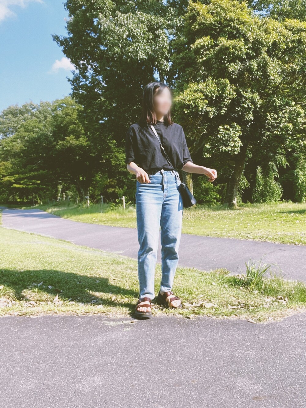 「シンプルコーデ、リラックススタイル、プチプラ、夏、デニムコーデ、高身長女子、おしゃれさんと繋がりたい、インスタフォローしてね！、UNIQLO、ユニクロコーデ」｜「H&MのH&M - Super Skinny High Jeans - Blue（デニムパンツ、ブルー系）」を使った、めぐみさん（レディース・164cm）の夏コーディネートの1枚目の写真
