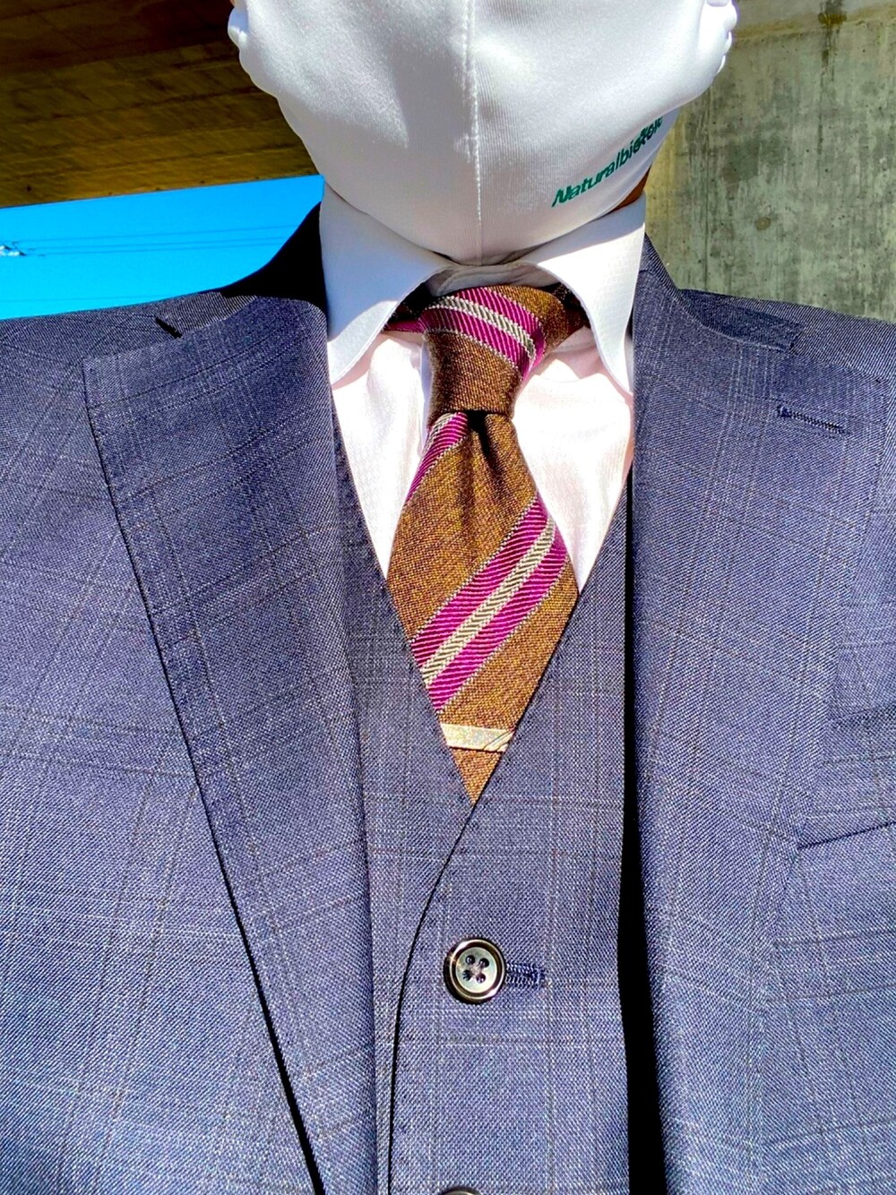 「秋のコーデ、スリーピース、スーツ」｜「ONLYのアイテム（ネクタイ、ブラウン系）」を使った、kazuさん（メンズ・171cm）の秋コーディネートの1枚目の写真