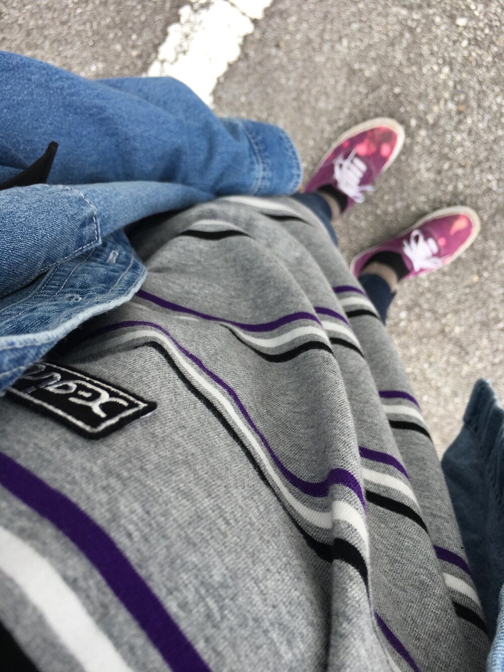 「VANS、x-girl、スキニー、Levis、ボーダーTシャツ、テニムジャケット、はおり、日焼け対策」｜「X-girlのBASIC BIG TOP（Tシャツ/カットソー、グレー系）」を使った、はるさん（レディース・154cm）の夏コーディネートの1枚目の写真