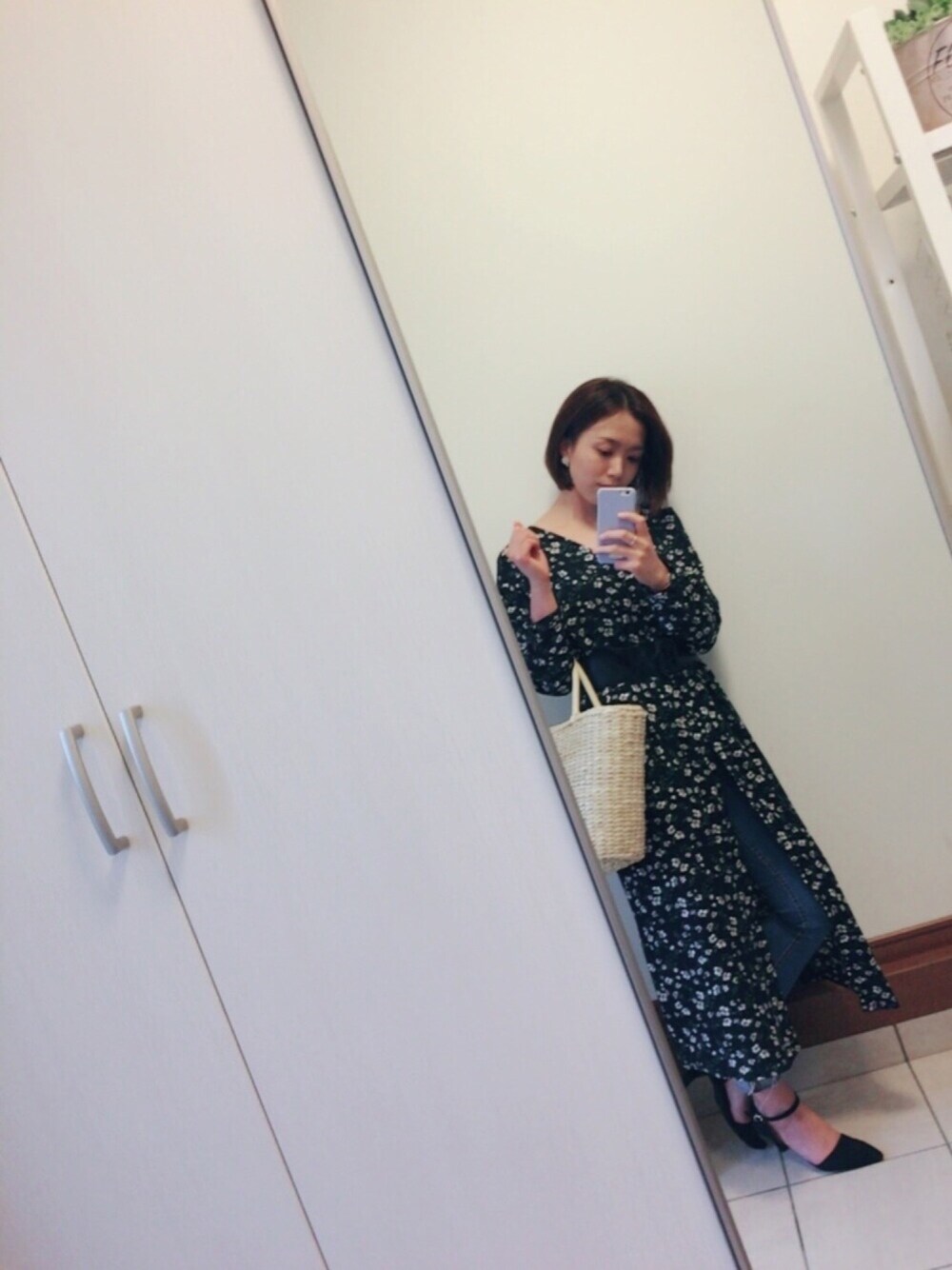 「花柄ｶﾞｳﾝ、花柄ワンピース、花柄、ガラじゃない、ボブ、タッセルピアス、きりっぱなしデニム、サッシュベルト、お腹苦しい」｜「no brandのアイテム（ピアス（両耳用）、ホワイト系）」を使った、Merbさん（レディース・158cm）の春コーディネートの1枚目の写真