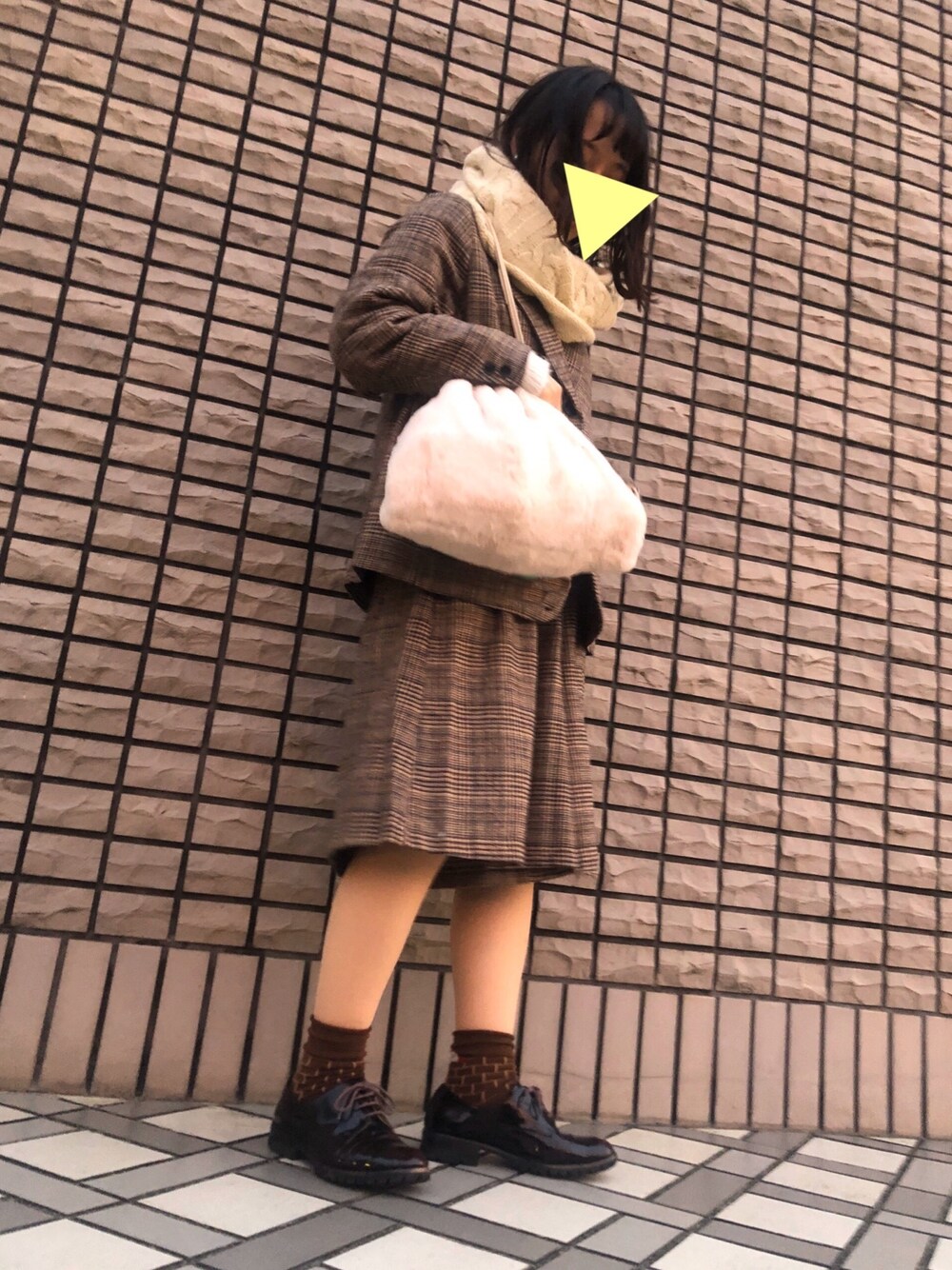 「MERLOTのチェック柄BIGシルエットジャケット3379（テーラードジャケット、ブラウン系）」を使った、ともじろうさん（レディース・156cm）の冬コーディネートの1枚目の写真