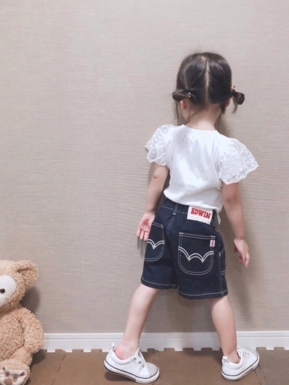 「バースデイ、EDWIN、ショートパンツ、デニムパンツ、キッズファッション、キッズコーデ、プチプラ、スニーカー、バックシャン、ハーフパンツ」｜「Birthdayのアイテム（スニーカー、ホワイト系）」を使った、✿KURiMi✿さん（キッズ・90cm）の夏コーディネートの1枚目の写真