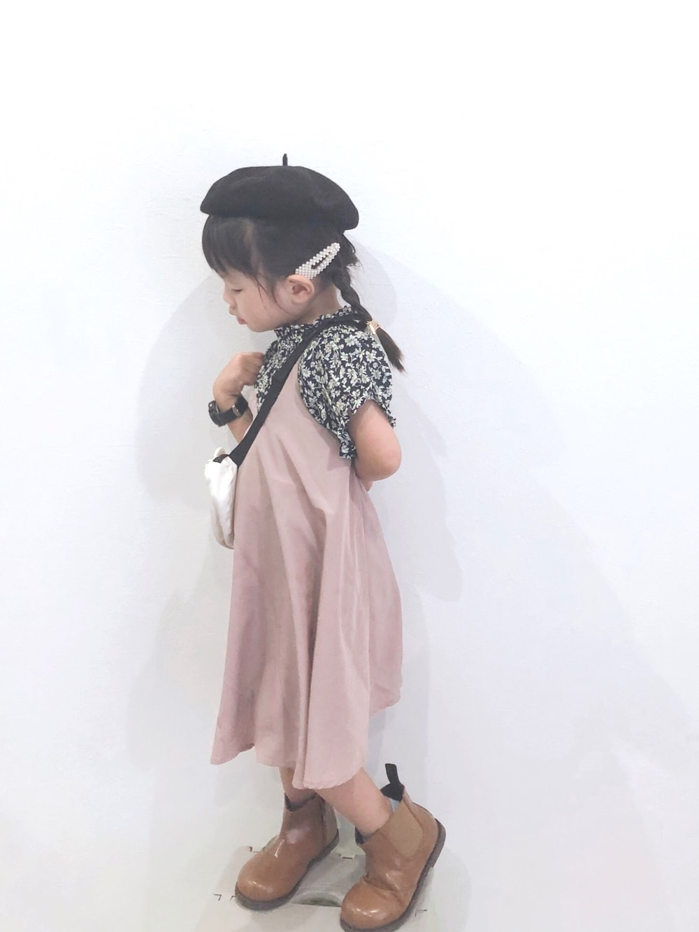 「キッズファッション、秋のコーデ、くすみカラー、ブーツ、女の子、3歳」｜「❤︎のアイテム（その他、その他）」を使った、✿KURiMi✿さん（キッズ・90cm）の秋コーディネートの1枚目の写真