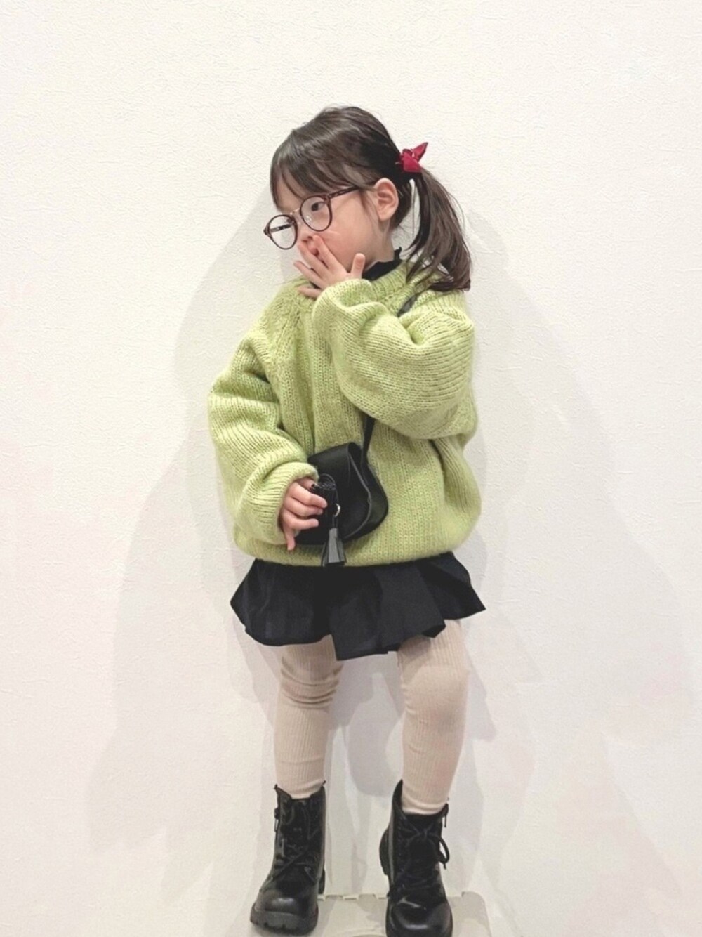 「ニット、冬コーデ、ハイネック、めがね、ブーツ、ポシェット、レイヤードスタイル、GLOBAL WORK」｜「♡のアイテム（その他、その他）」を使った、✿KURiMi✿さん（キッズ・90cm）の冬コーディネートの1枚目の写真