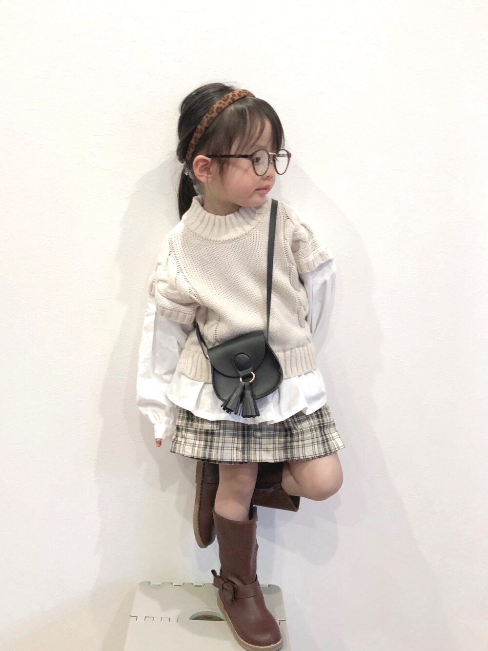 「年末WEAR感謝祭、プチプラ、冬コーデ、カジュアルコーデ、ブーツ、ニット、レイヤードスタイル、ポシェット、めがね」｜「Xmas❓ｶﾚｼの章司と過ごす予定なの〜🎄のアイテム（その他、その他）」を使った、✿KURiMi✿さん（キッズ・90cm）の冬コーディネートの1枚目の写真
