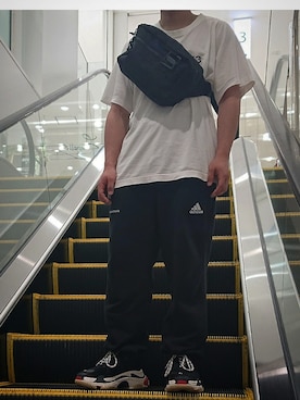 「Yohji Yamamoto（ヨウジヤマモト）のアイテム（ボディバッグ/ウエストポーチ）」を使った、とおるさん（メンズ・167cm）の秋コーディネート