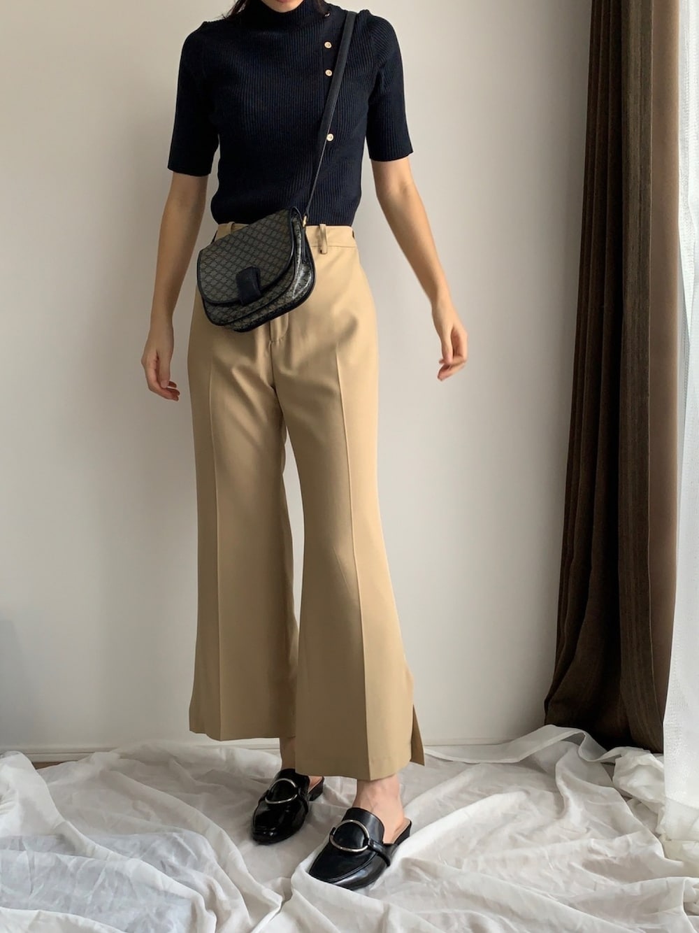 「シンプルコーデ、オフィスカジュアル、INDEX、BEAMS、Ray BEAMS、ORiental TRaffic(ORiental TRaffic)、CELINE」｜「indexの【洗える・42(LL)WEB限定サイズ】ドライタッチボタンデザインリブニット（ニット/セーター、ブルー系）」を使った、armnさん（レディース・168cm）の夏コーディネートの1枚目の写真