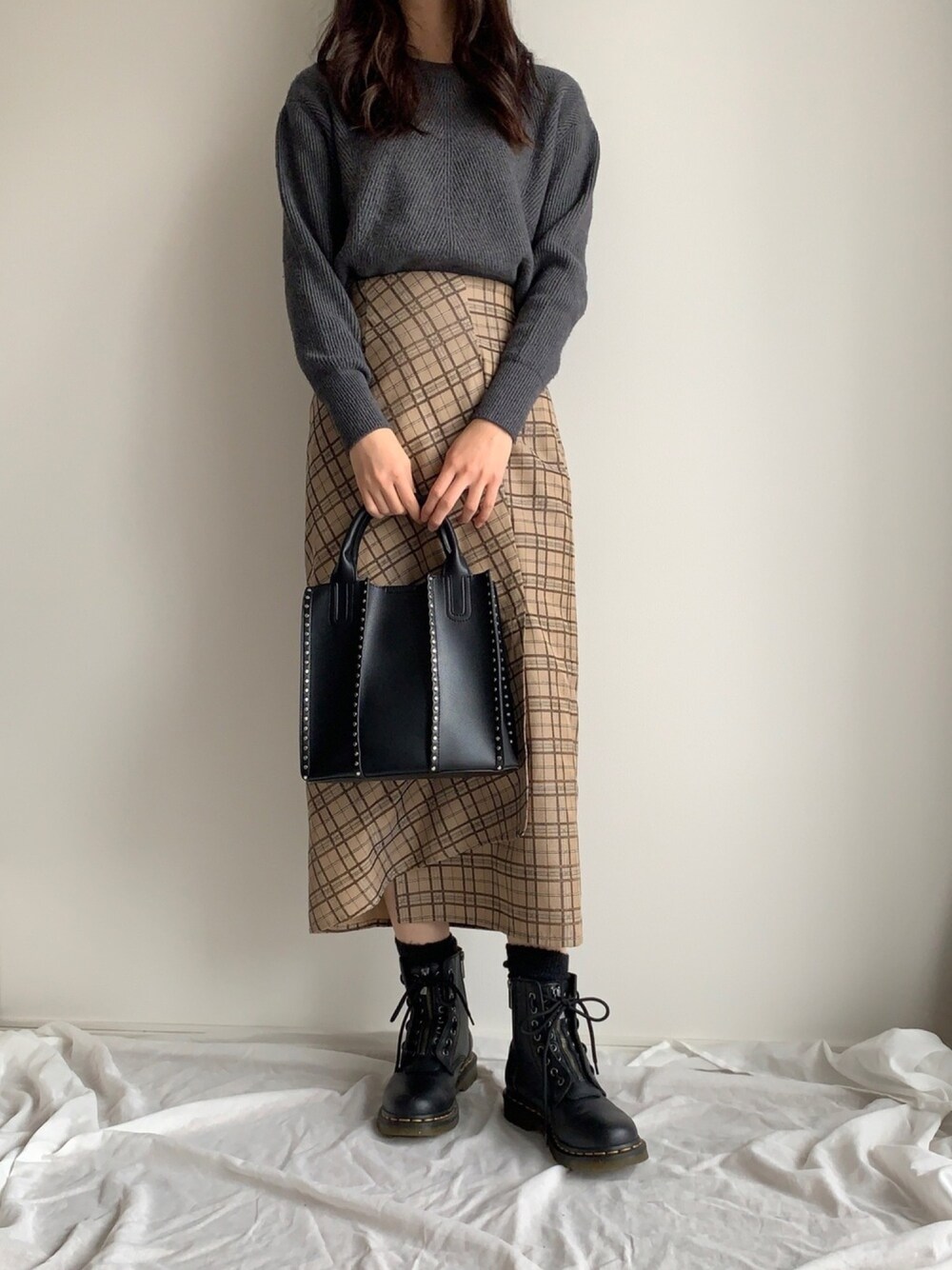 「オトナ女子、オトナカジュアル、カジュアルコーデ、スカート、ootd、今日のコーデ、ZARA、Lily Brown、Dr.Martens、ROSE BUD」｜「LILY BROWNのサテンスカート（スカート、ブラウン系）」を使った、armnさん（レディース・169cm）の秋コーディネートの1枚目の写真
